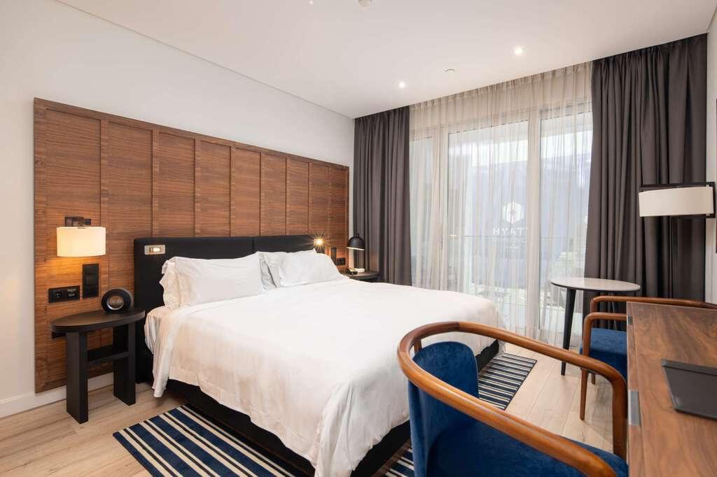 Hyatt Regency 4