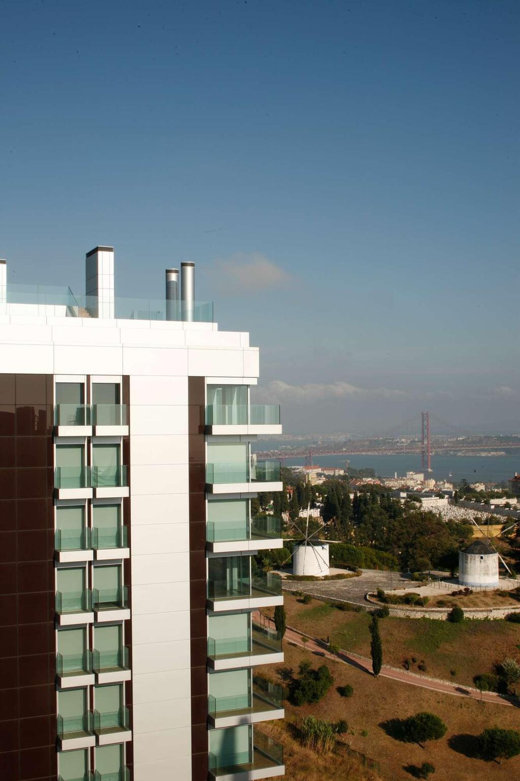 Sky Restelo 25